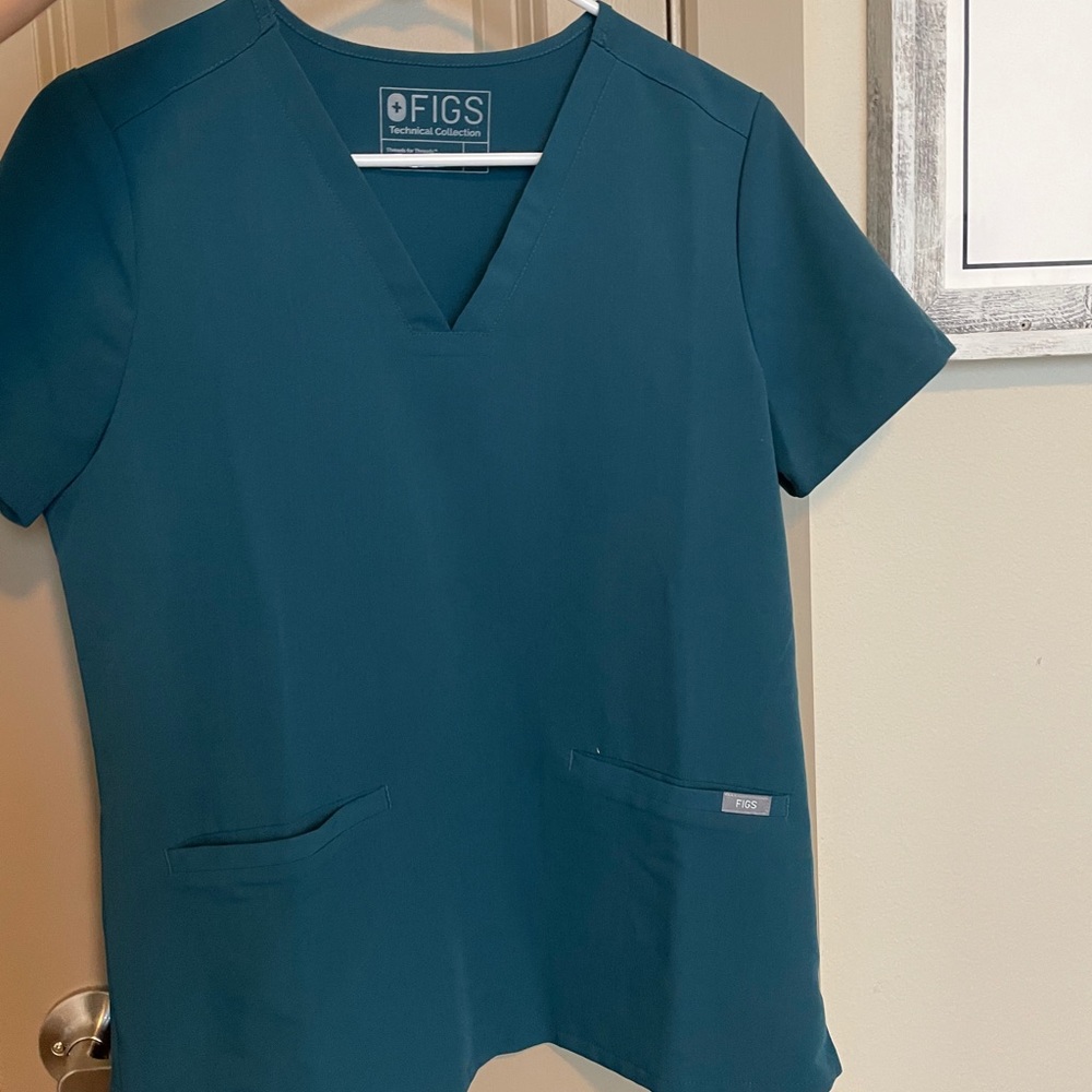 S Figs Carribbean Blue Scrub Top